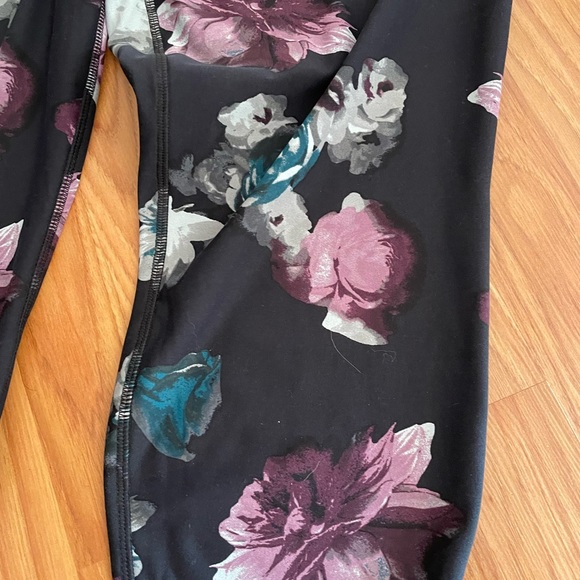 Lane Bryant LIVI  Capri Leggings  Plus SZ 20/22 - Picture 3 of 4